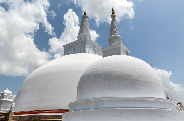 Ruwanwelisaya stupa in Anuradhapura (2nd century BC)